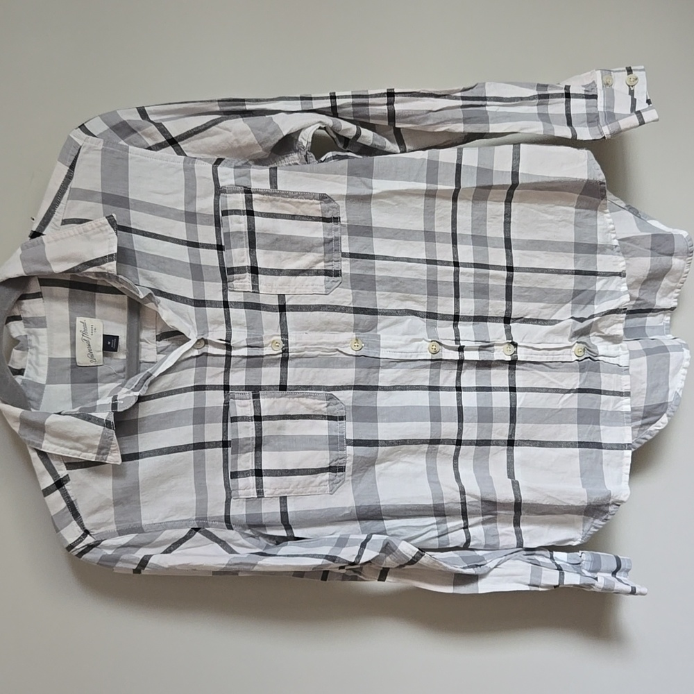 Universal Thread Women's Medium Flannel Plaid Long Sleeve Shirt Black Gray White